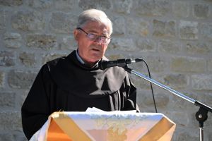 Izlaganje fra Ivana Nimca u Karinu o franjevcima i kleru ubijenom u Drugom svjetskom ratu i poraću