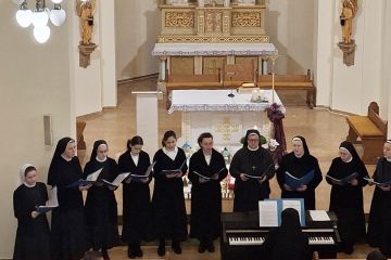 Koncert zbora Milosrdnih sestara sv. Križa u Bizovcu Koncert zbora Milosrdnih sestara sv. Križa u Bizovcu