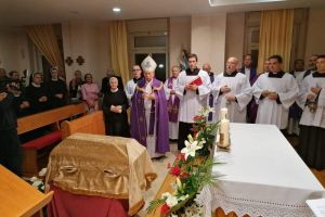 Pohranom posmrtnih ostataka sestre Marije Krucifikse Kozulić započeli Dani Riječke Majke