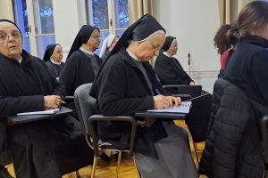 Predavanje o Sinodi milosrdnim sestrama Svetoga Križa