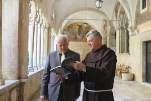 Predstavljena knjiga „Klaustar Male braće remek-djelo stvaralaštva“ dr. fra Stipe Nosića