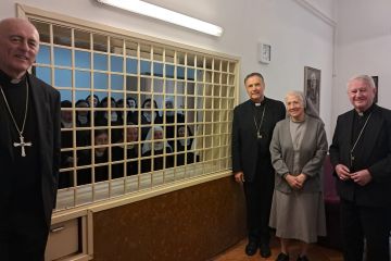 Dikasterij za ustanove posvećenog života i družbe apostolskog života Dikasterij za ustanove posvećenog života i družbe apostolskog života