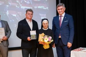 S. Gracija Petrić dobila Plaketu Grada Otoka