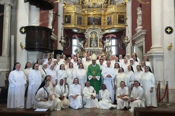 Sudionice međunarodnog susreta dominikanki na misi u crkvi sv. Vlaha Sudionice međunarodnog susreta dominikanki na misi u crkvi sv. Vlaha