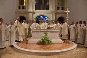 Svećenici, redovnici i redovnice Zadarske nadbiskupije hodočastili u Svetište Gospe Sinjske