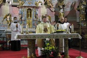 Trodnevnica uoči proslave sv. Franje Asiškog započela u franjevačkoj crkvi Presvetog Trojstva u Slav