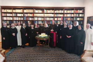 Uskrsno čestitanje redovnica nadbiskupu Barišiću